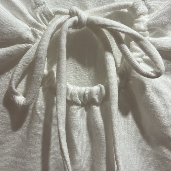 White Hollister Cropped Tee with Tie Hole in front NWT - Picture 2 of 3